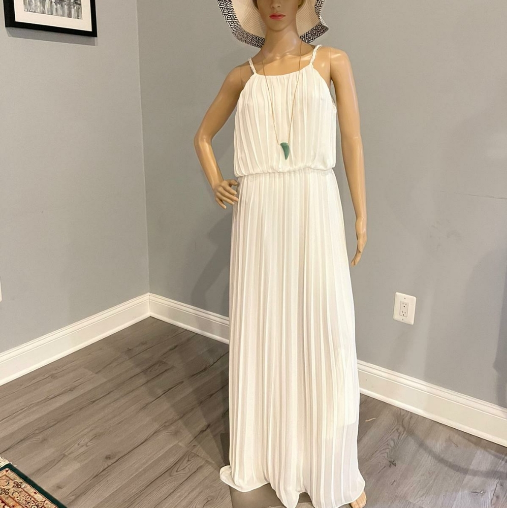 Minuet Petite Spaghetti strap pleated maxi dress